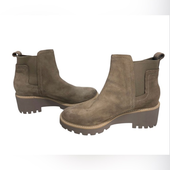 Dolce Vita Hailey Suede Pull on Block Heel
Boots Size 8.5M - Picture 5 of 8